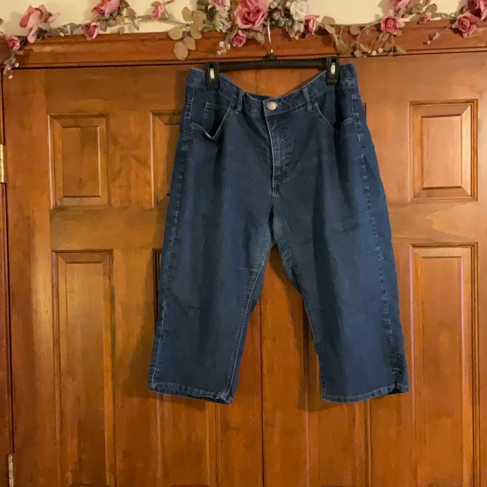 Lee Rider Jean capris, size 16, good condition.